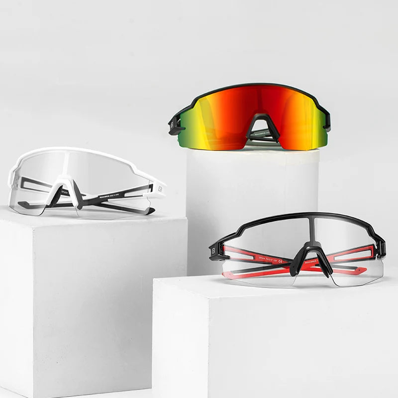 Photochromic Cycling Glasses